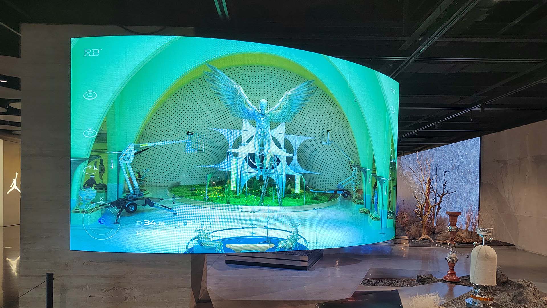 西安SKP商场曲面LED大屏