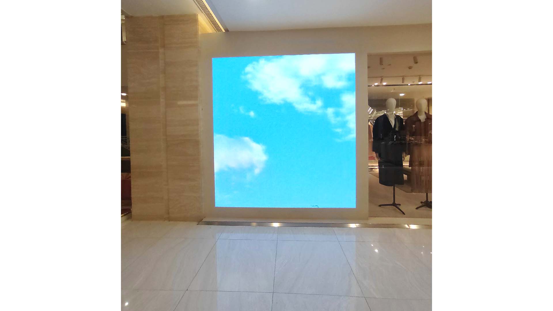 小寨赛格国际商场P2.5LED显示屏